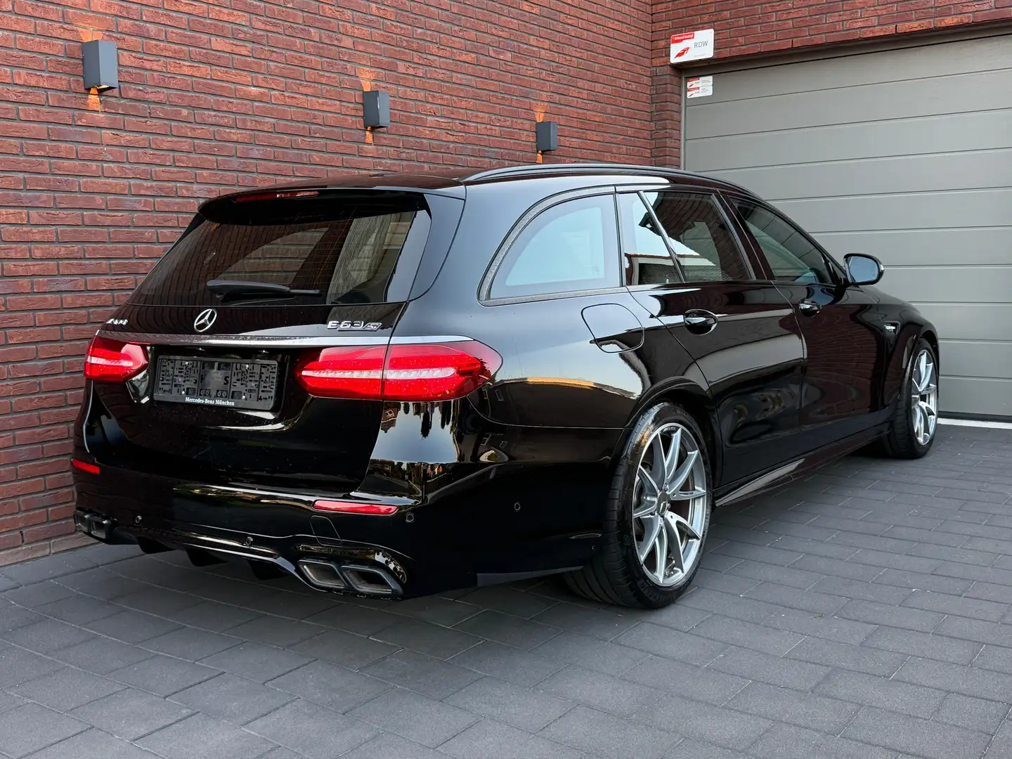 Mercedes-Benz E 63 AMG AMG 4Matic+ T 9G-TRONIC Zwart - 2