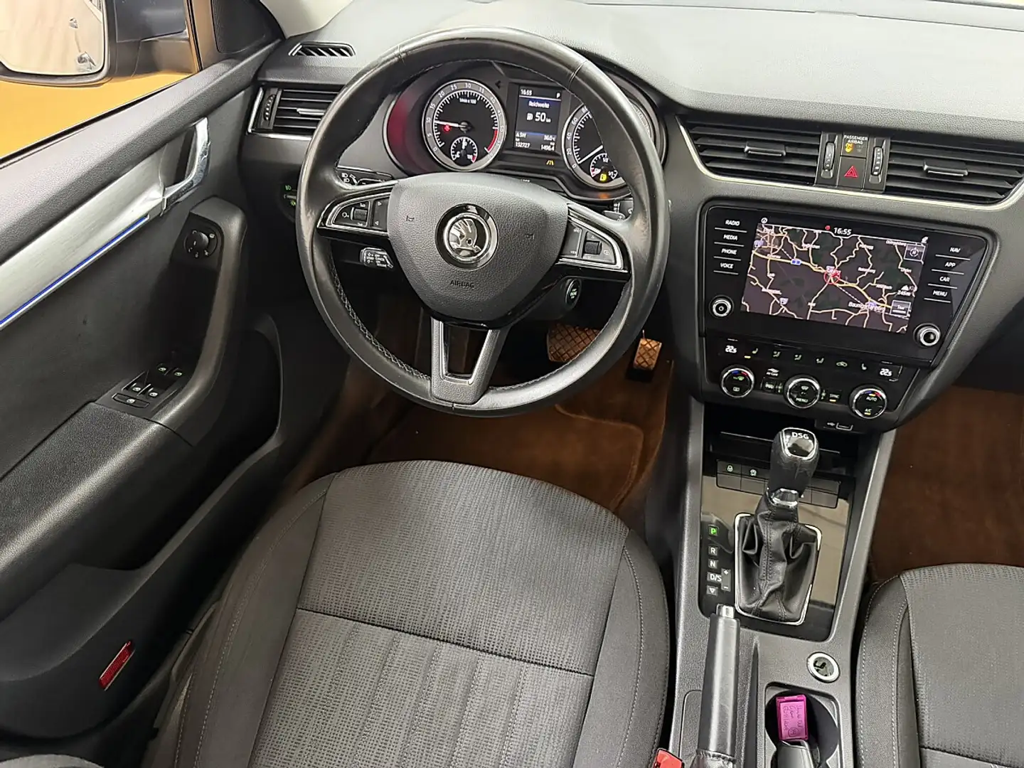 Skoda Octavia Combi 1,6 TDI Style Limited DSG Grau - 2