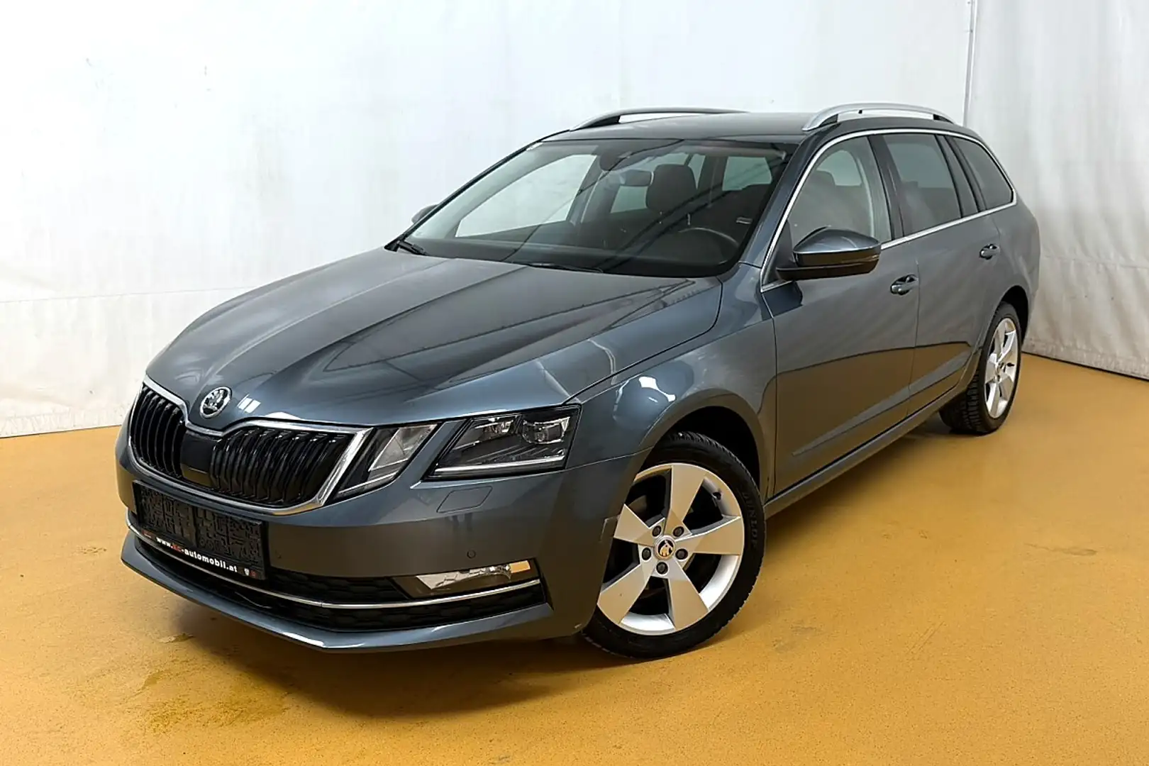Skoda Octavia Combi 1,6 TDI Style Limited DSG Grau - 1