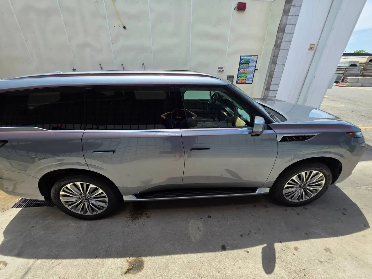 Infiniti QX80 снимка Infiniti QX80