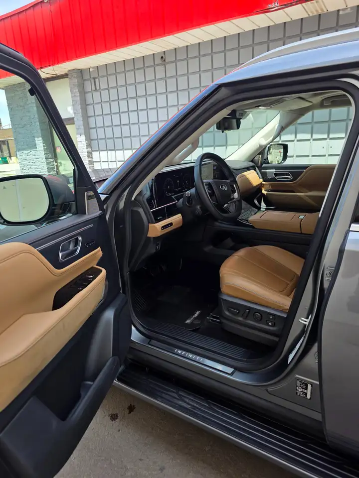 Infiniti QX80 снимка Infiniti QX80