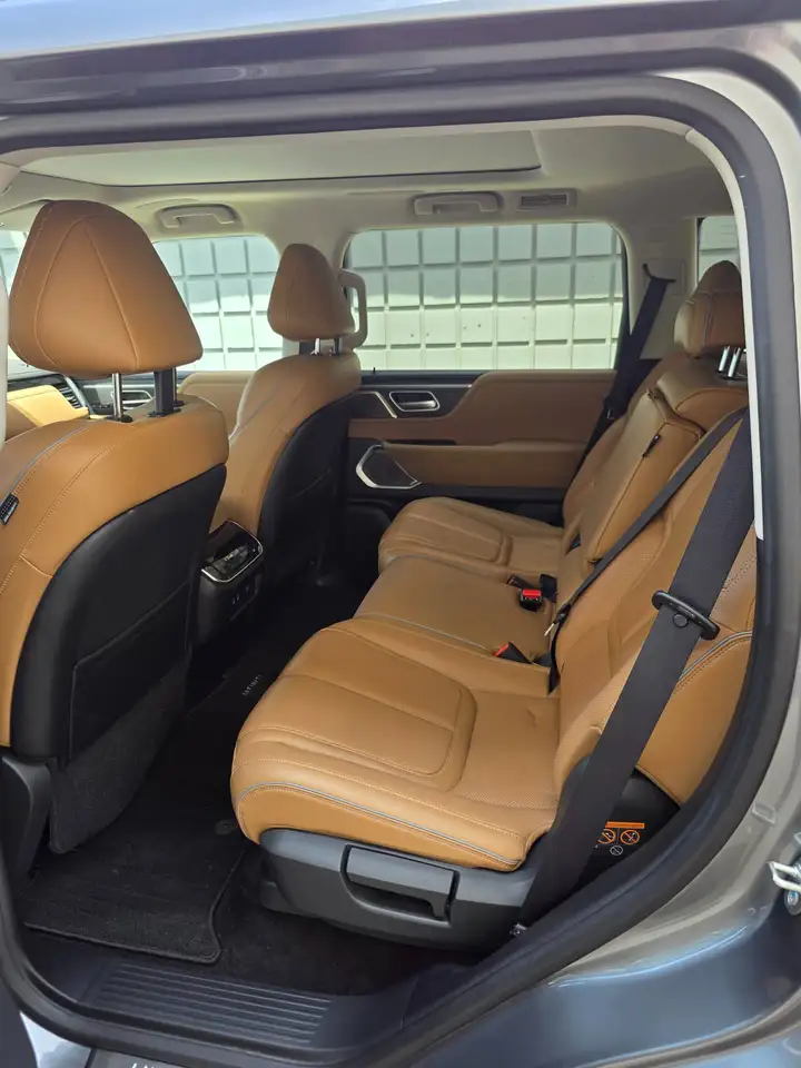 Infiniti QX80 снимка Infiniti QX80