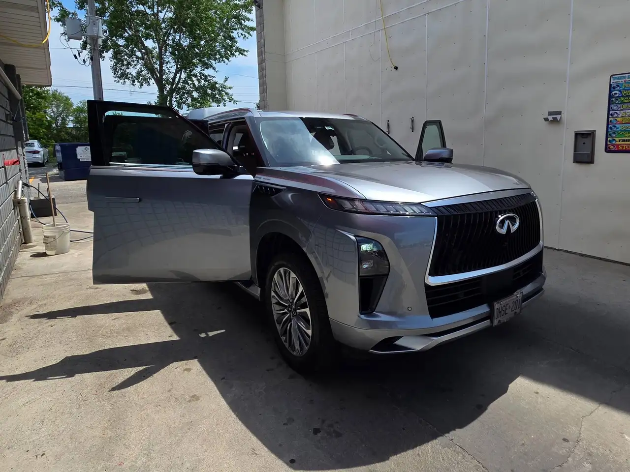 Infiniti QX80 снимка Infiniti QX80