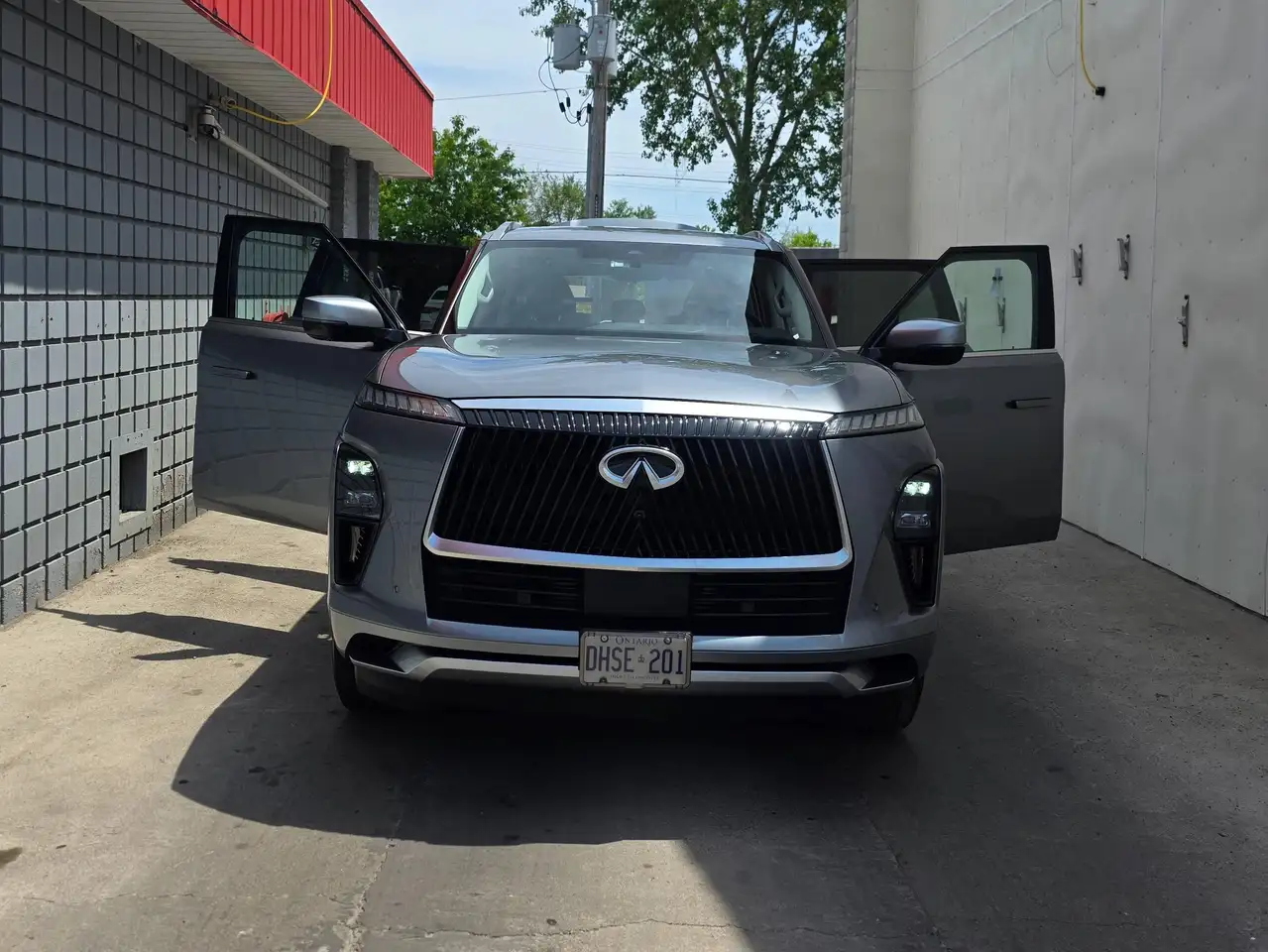 Infiniti QX80 снимка Infiniti QX80