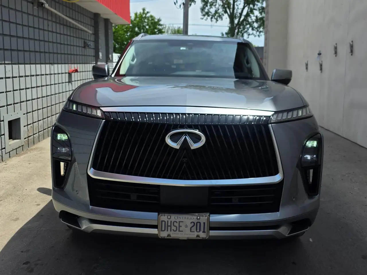 Infiniti QX80 снимка Infiniti QX80