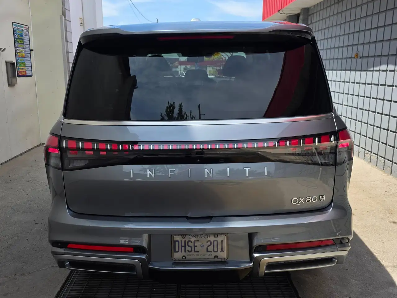 Infiniti QX80 снимка Infiniti QX80
