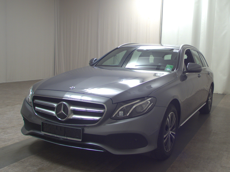 Mercedes-Benz E 220 T d Avantgarde Leder Navi LED RFK Distr. — photo 2
