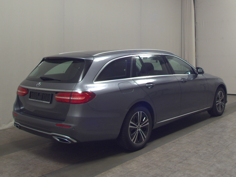 Mercedes-Benz E 220 T d Avantgarde Leder Navi LED RFK Distr. — photo 4