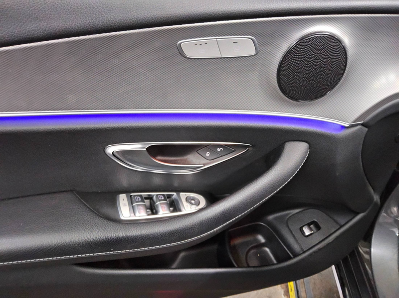 Mercedes-Benz E 220 T d Avantgarde Leder Navi LED RFK Distr. — photo 9