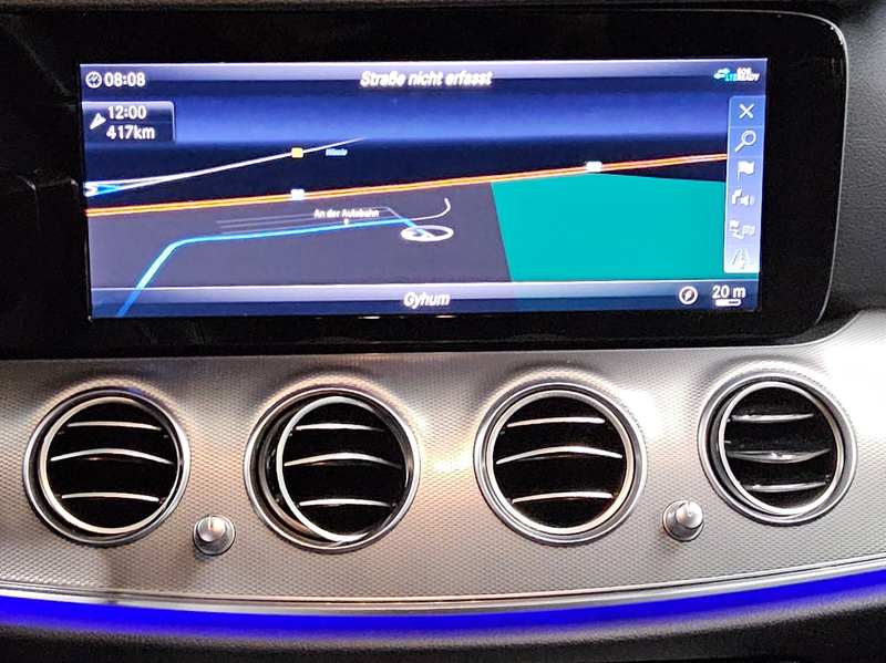 Mercedes-Benz E 220 T d Avantgarde Leder Navi LED RFK Distr. — photo 7