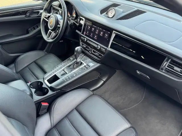 Porsche Macan view 13