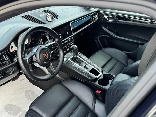 Porsche Macan view 6