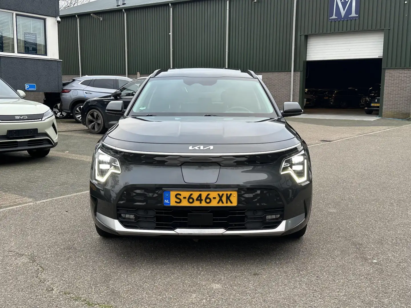 Kia e-Niro EV ExecutiveLine 64.8 kWh VAN: €31.900,- VOOR: €29 Grau - 2