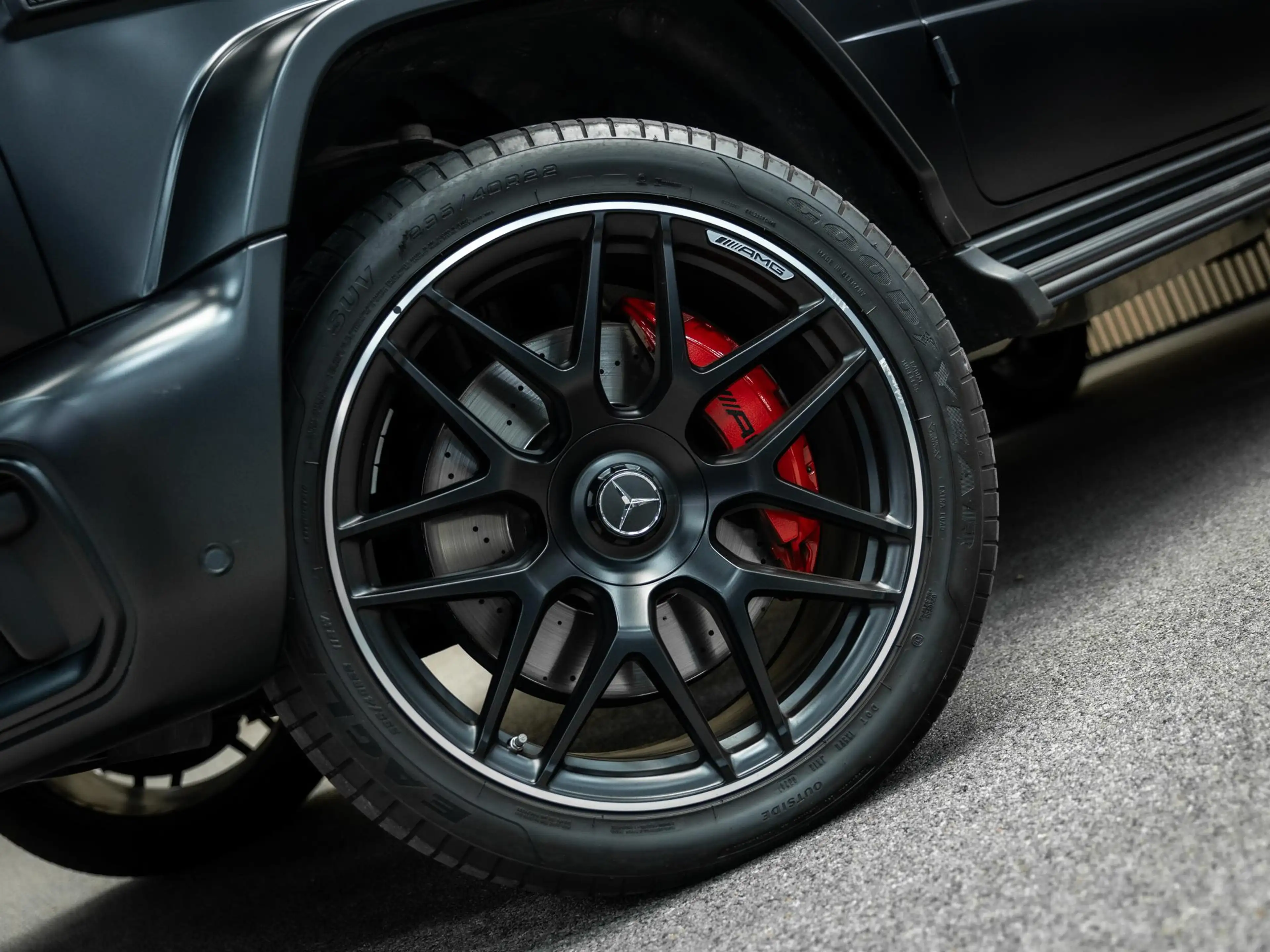 Mercedes-Benz G 63 AMG Vol uitgevoerde manufactur magno black, rode stiks — photo 2