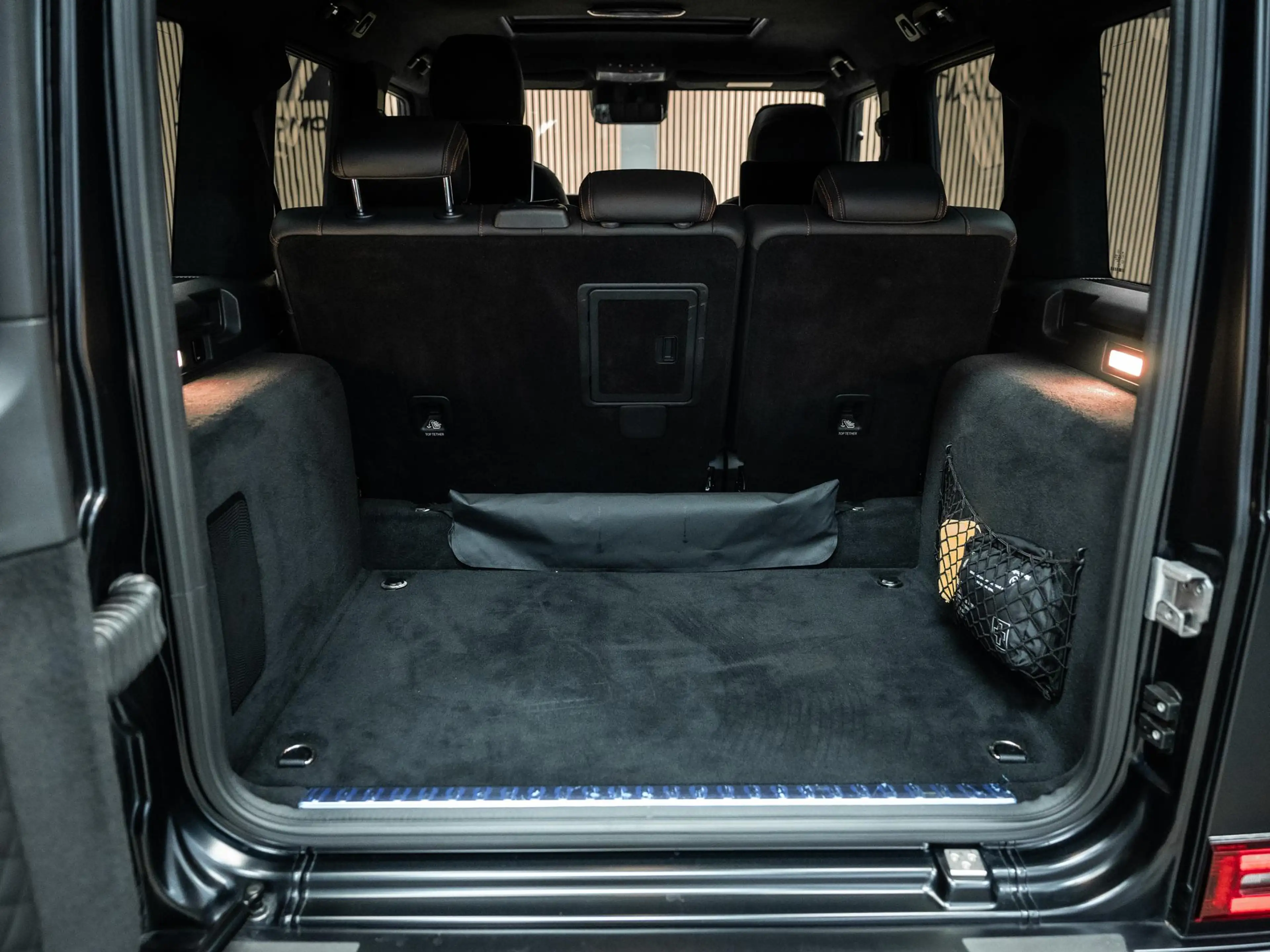 Mercedes-Benz G 63 AMG Vol uitgevoerde manufactur magno black, rode stiks — photo 15
