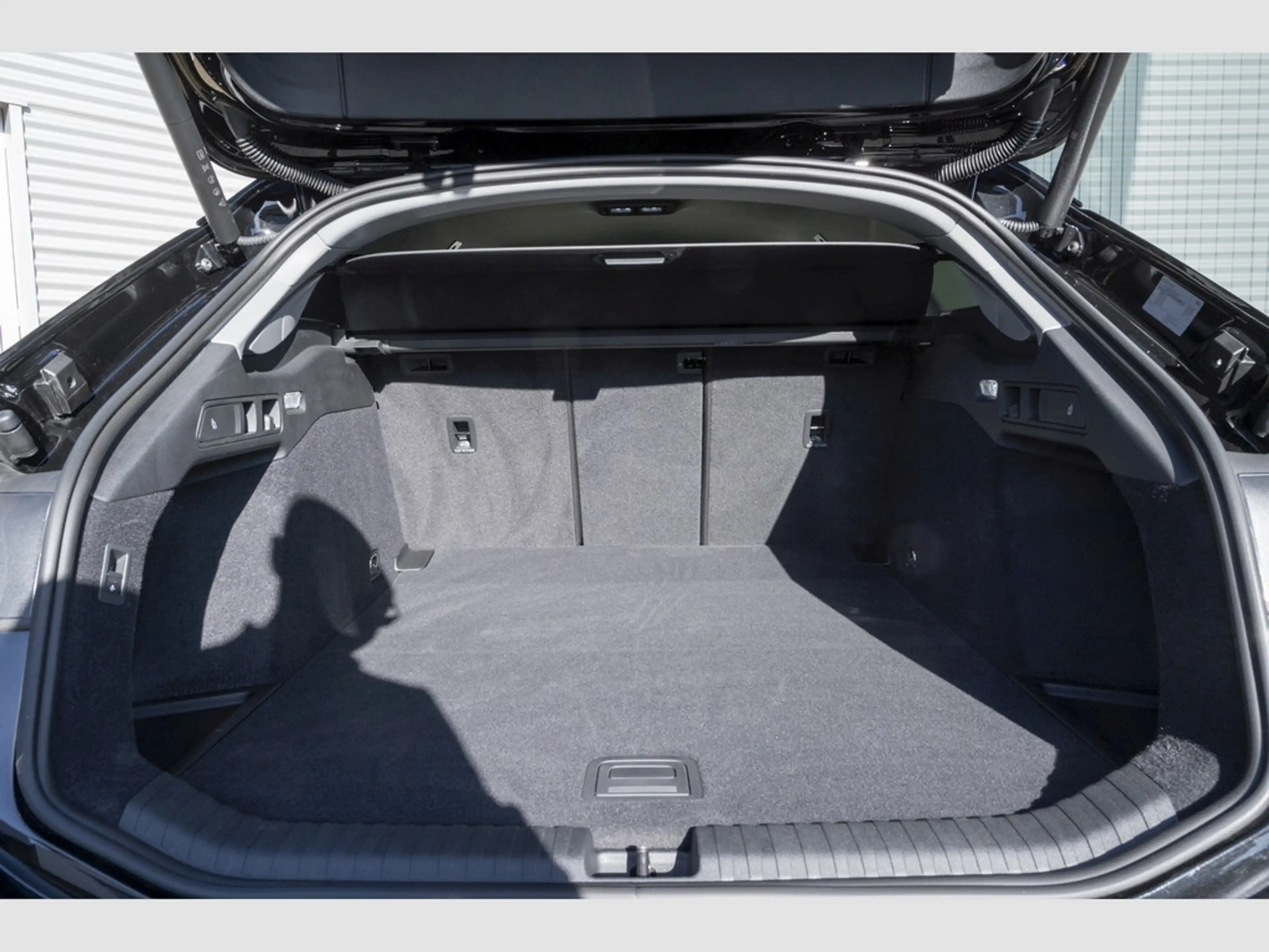 Audi A6 e-tron — photo 7