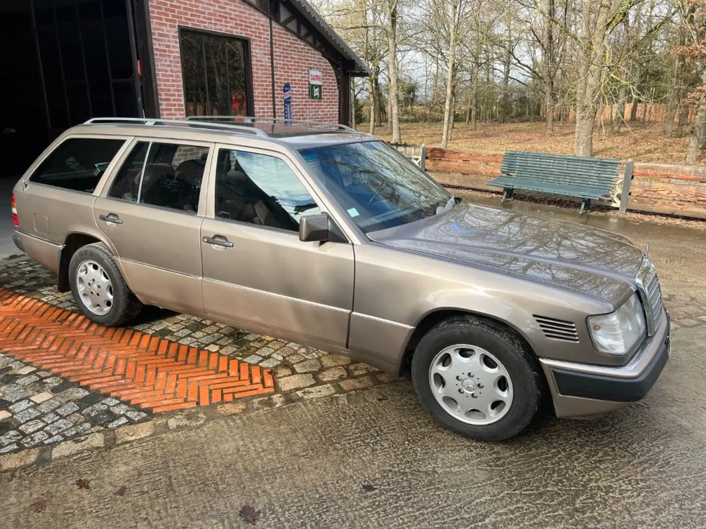 Mercedes-Benz 300 D turbo break etat exceptionnel - 2