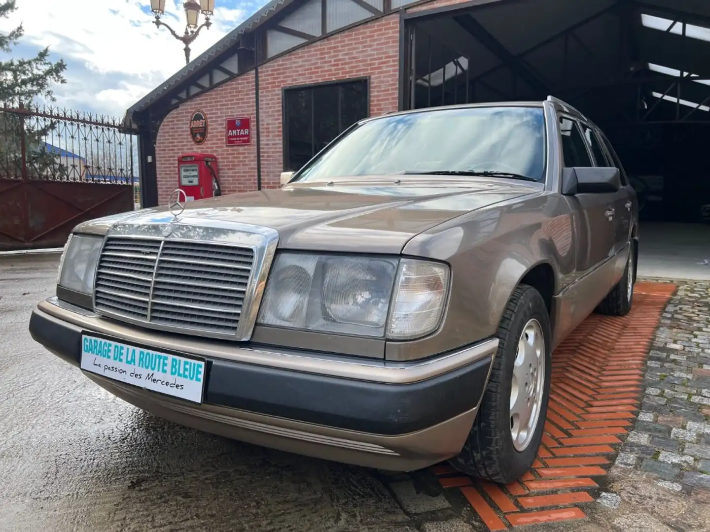 Mercedes-Benz 300 D turbo break etat exceptionnel - 1
