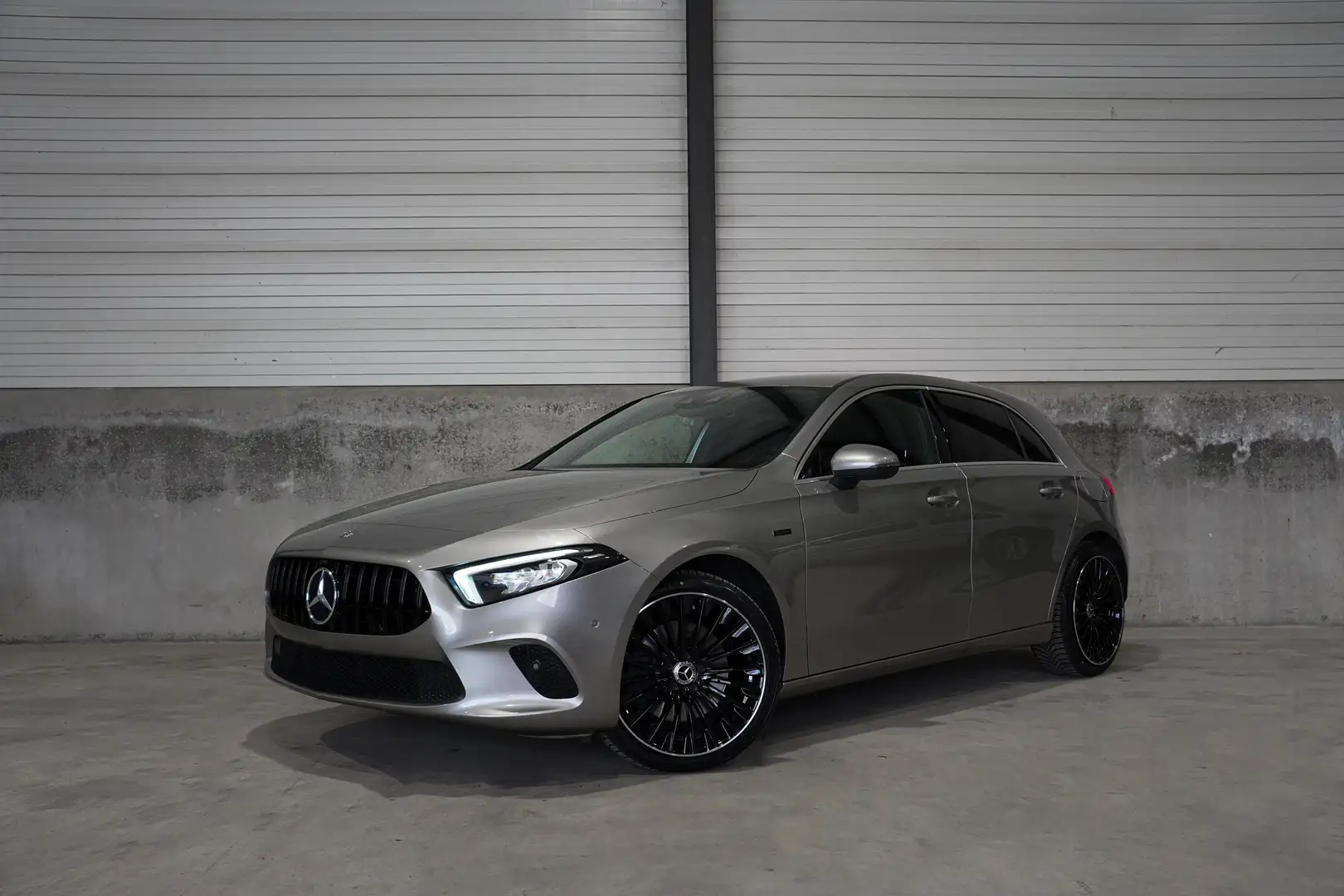 Mercedes-Benz A 250 e✖️ 19' AMG | FULL OPTION | ETAT SHOWROOM |TVA Gris - 1