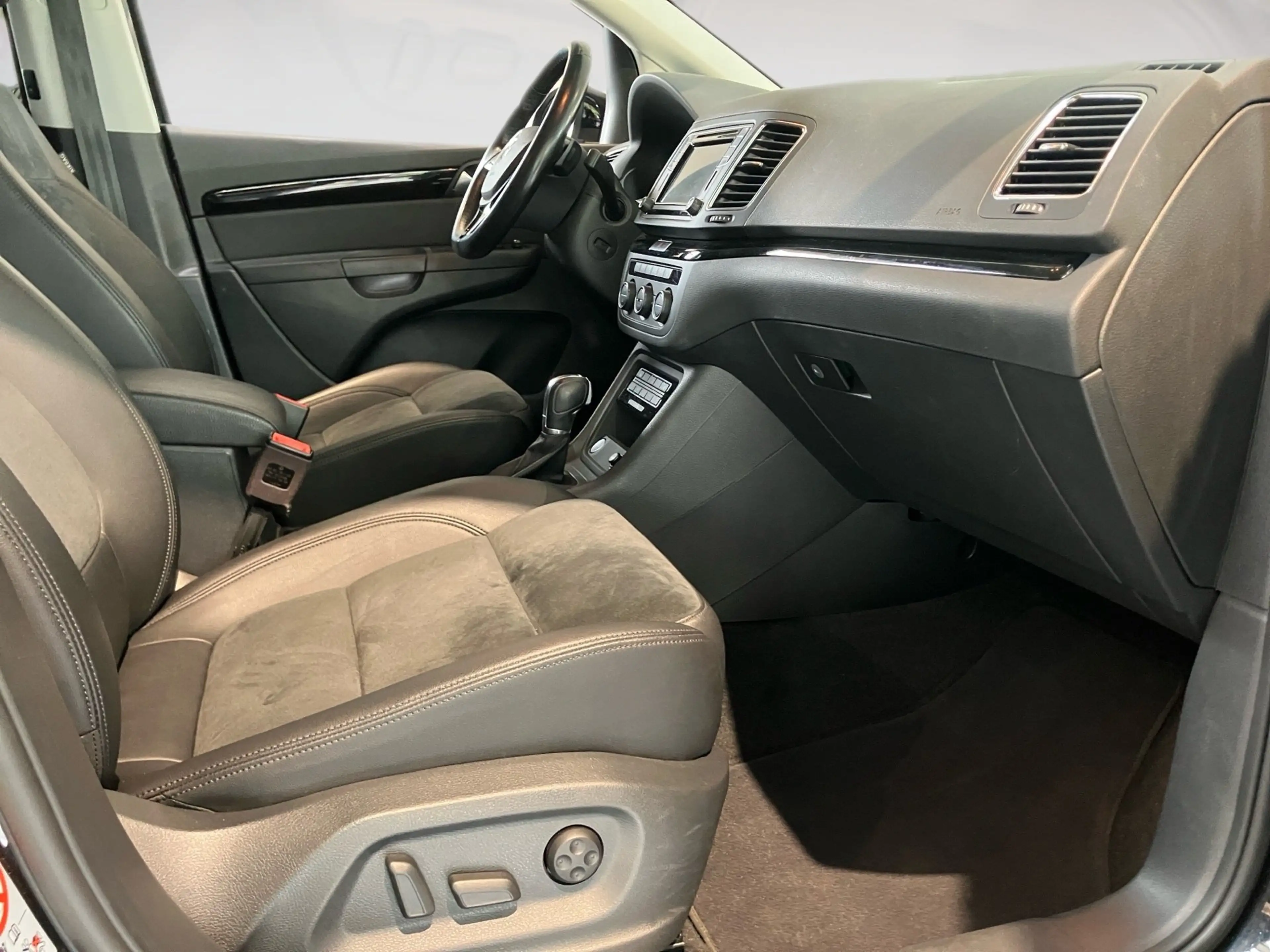 Volkswagen Sharan Highline 2.0TDI 184PS DSG 4MOTION STANDHZG.AHK.KAM — photo 9