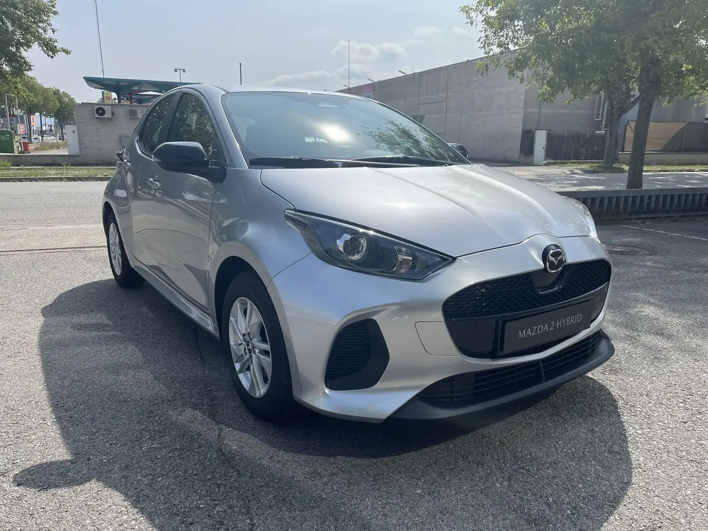 Mazda 2 Hybrid 1.5 Centre-Line CVT 85kW Plateado - 2