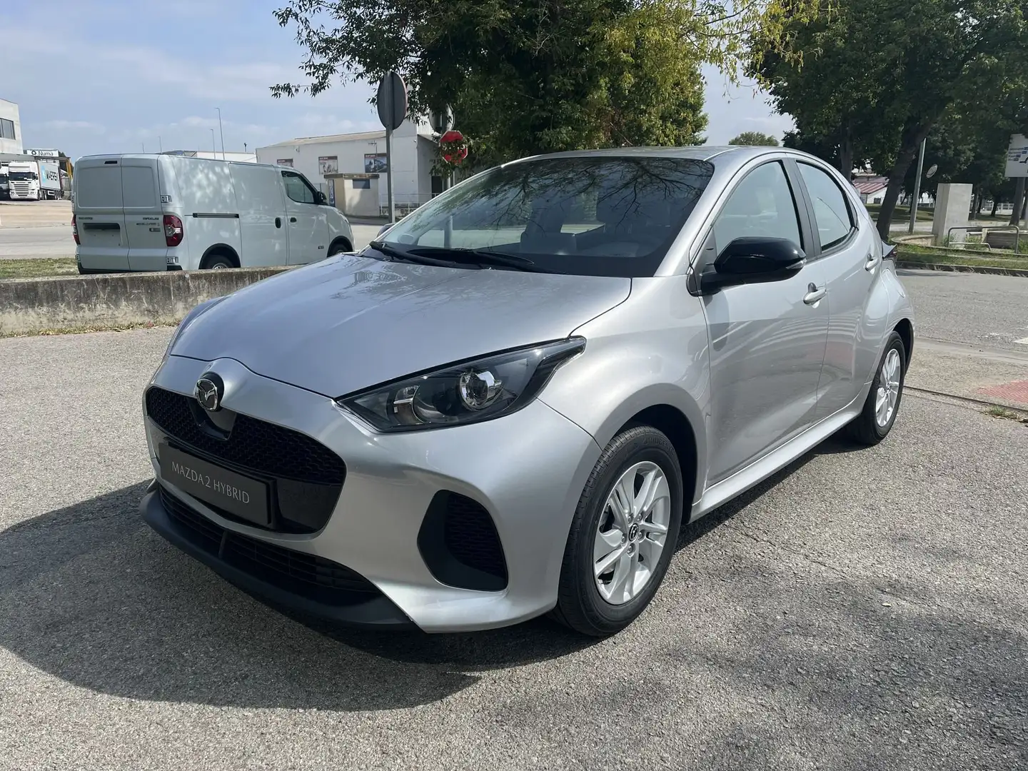 Mazda 2 Hybrid 1.5 Centre-Line CVT 85kW Plateado - 1
