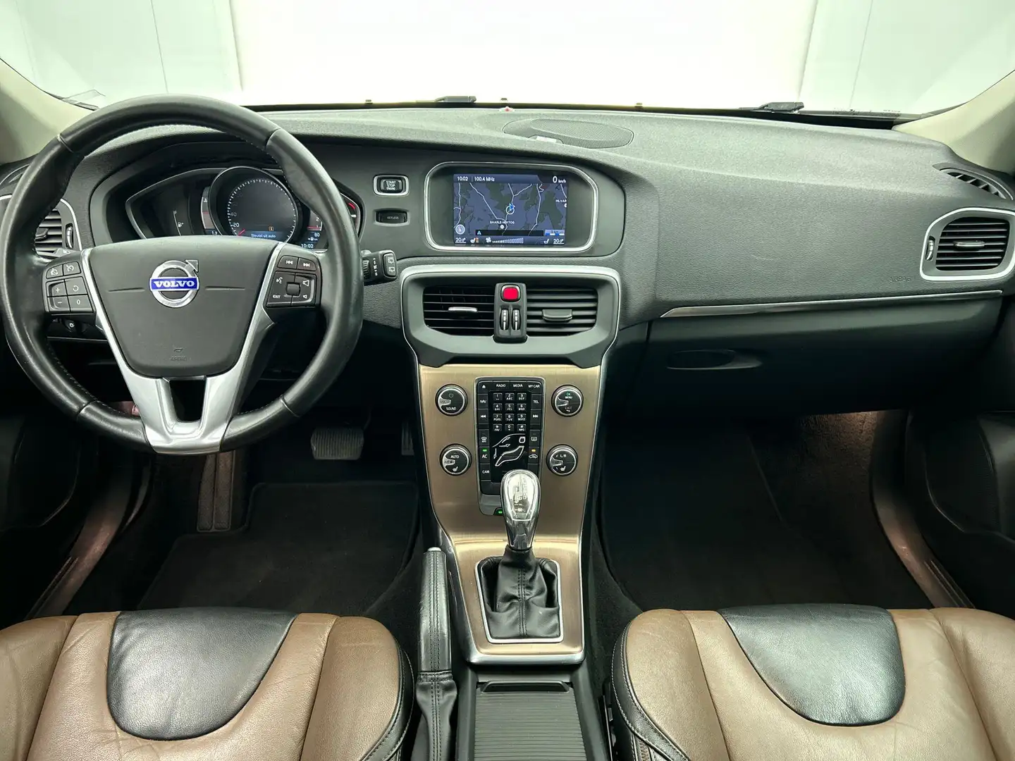Volvo V40 Cross Country 1.6 T4 Summum(Goed OnderH, Navi, StoelV, Camera, P Maro - 2