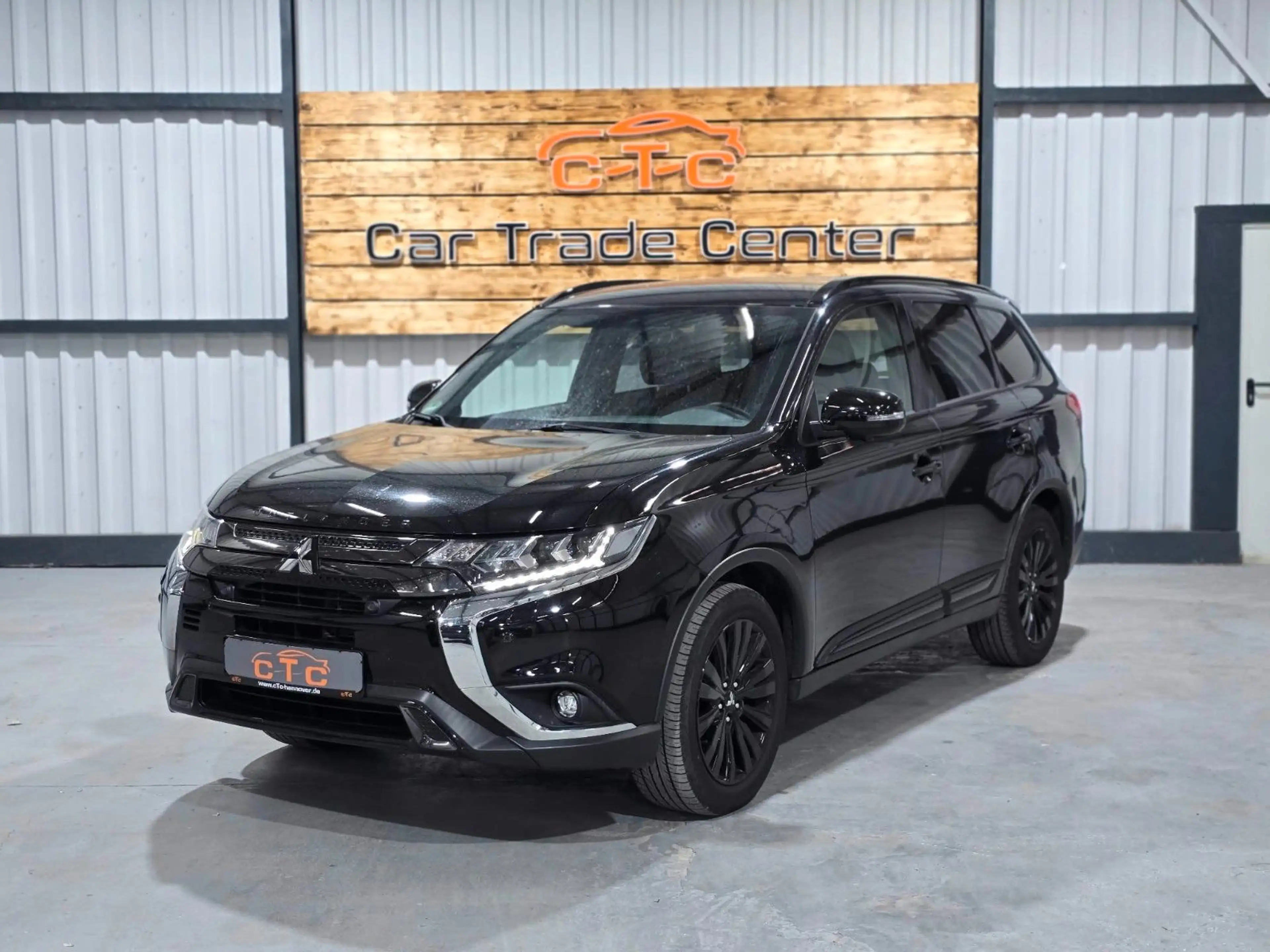 Mitsubishi Outlander Spirit+/1Hd/LED/AHK/Navi/8fach/TÜV-NEU