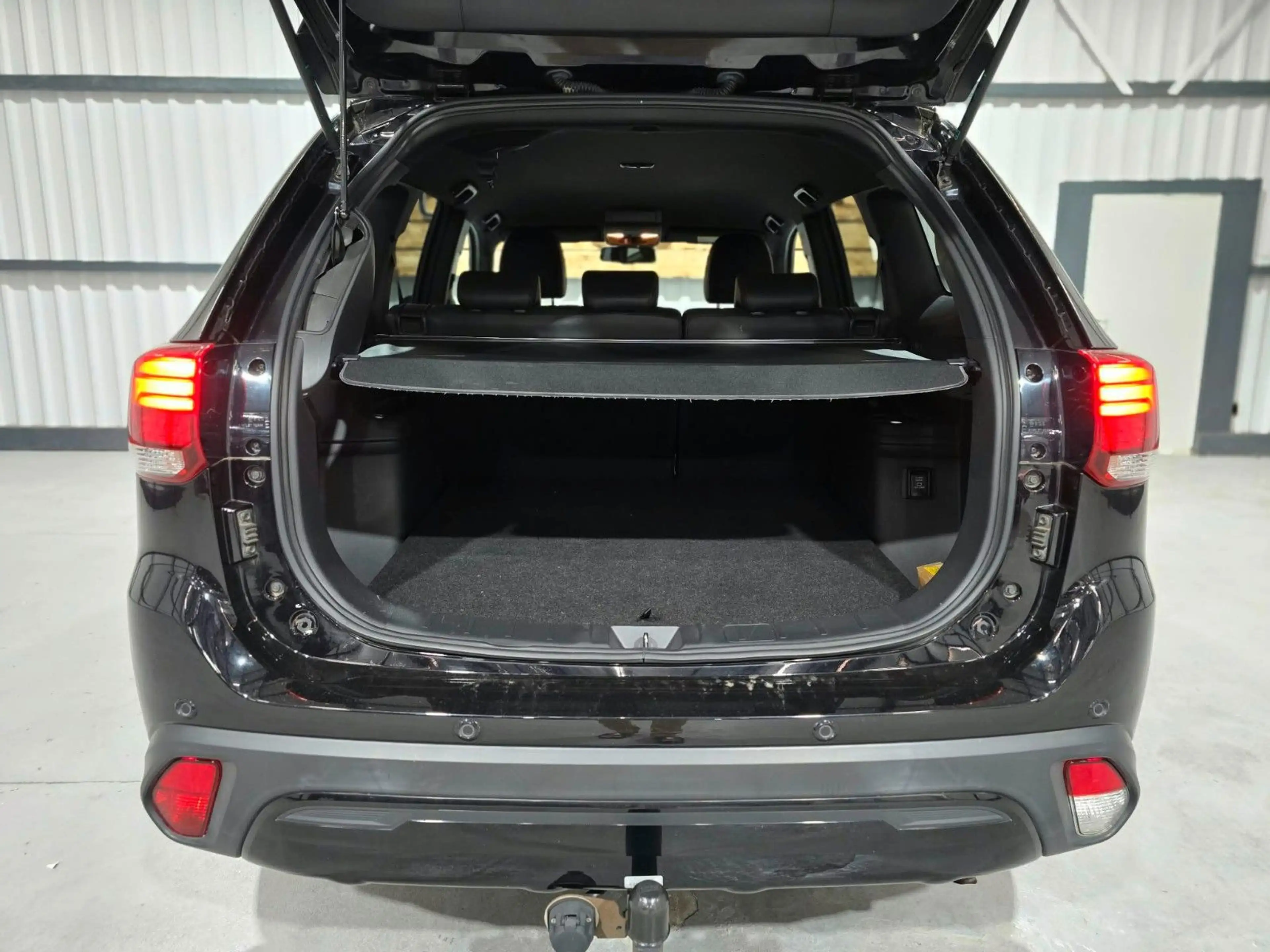 Mitsubishi Outlander Spirit+/1Hd/LED/AHK/Navi/8fach/TÜV-NEU — photo 13