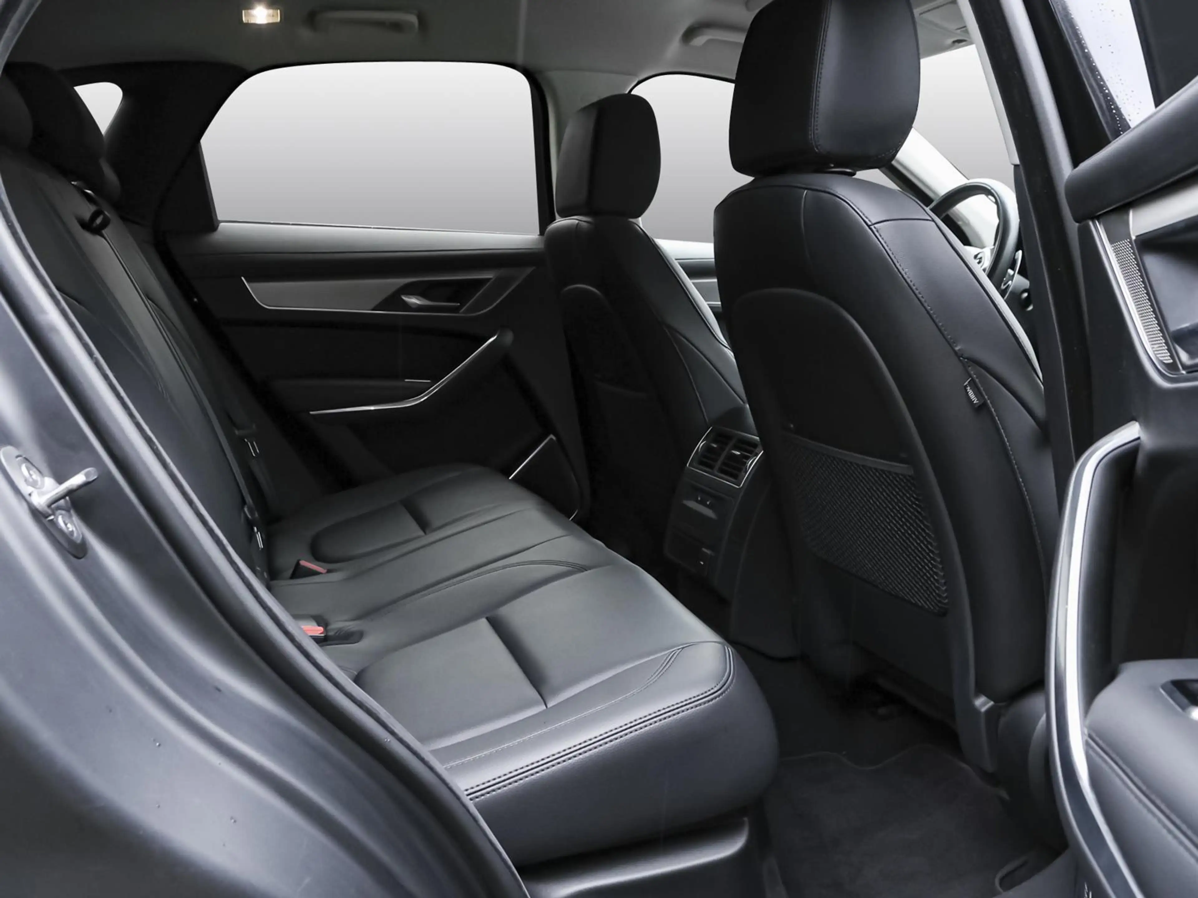 Jaguar F-Pace D200 AWD Mild-Hybrid NAVI WINTER-PAKET — photo 4