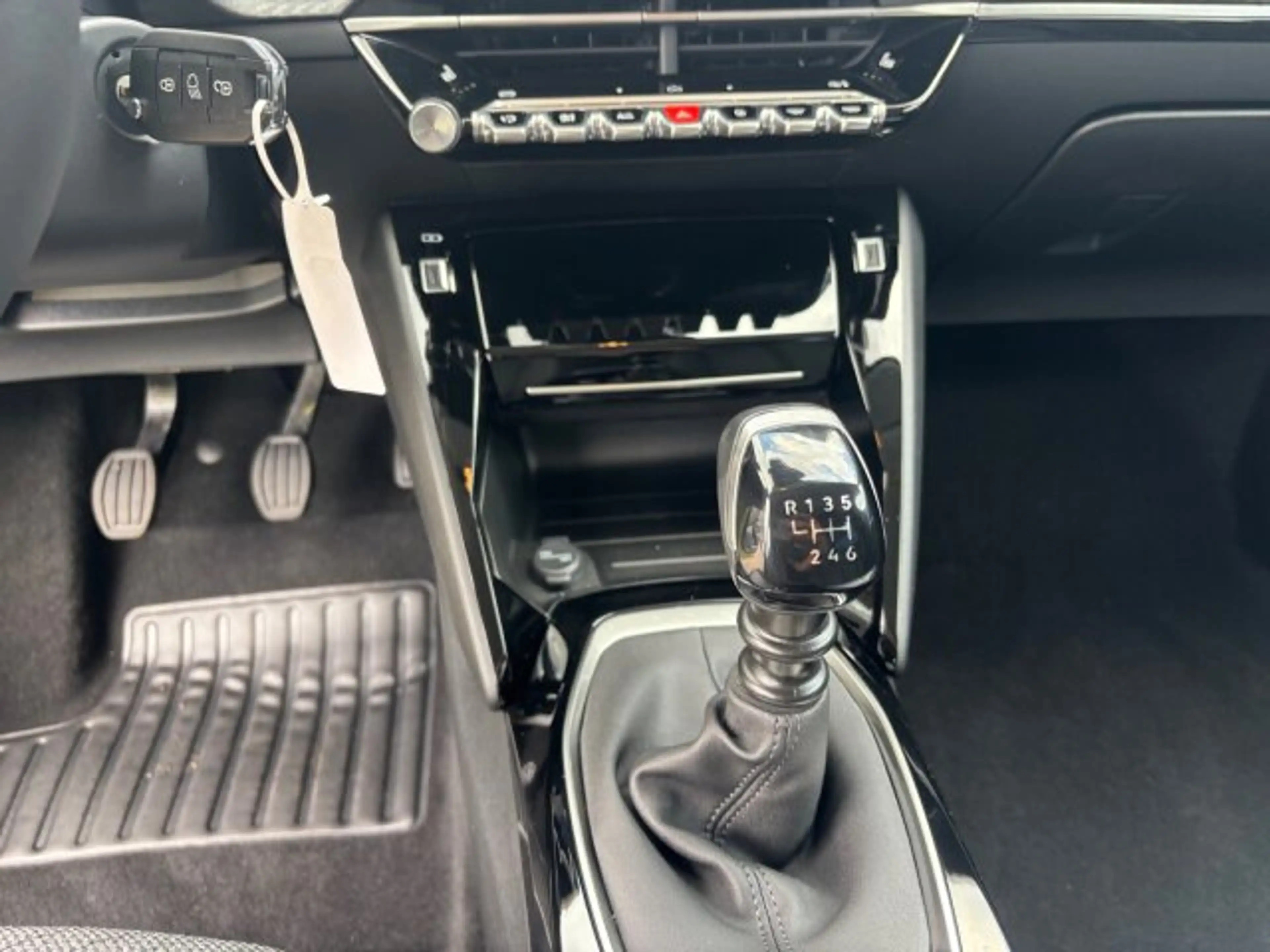 Peugeot 208 208 ALLURE 100 +360°Kamera+Navigation+LED+ — photo 13