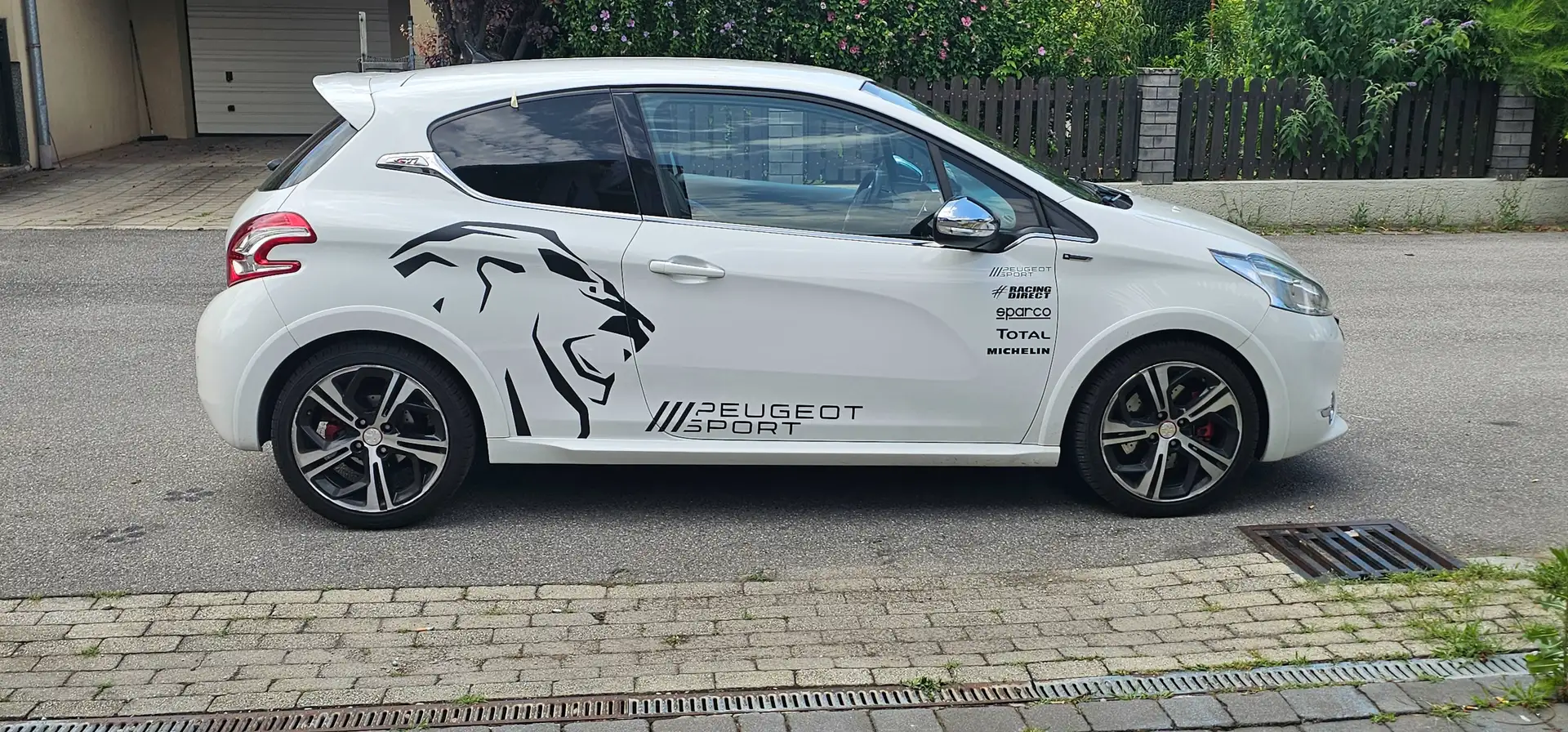 Peugeot 208 208 1,6 THP 200 GTI GTI Weiß - 2
