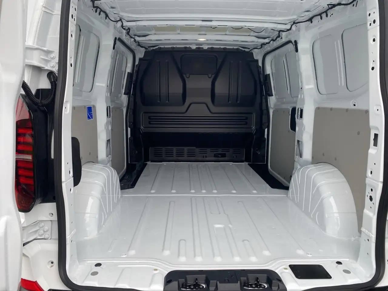 Volkswagen T7 Transporter Kasten 2.0 TDI Automatik LR 13