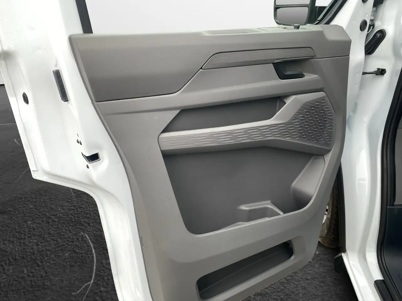 Volkswagen T7 Transporter Kasten 2.0 TDI Automatik LR 7
