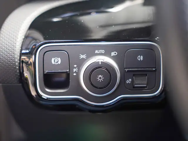 Mercedes-Benz CLA view 17