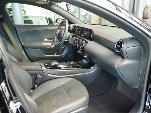 Mercedes-Benz CLA view 9