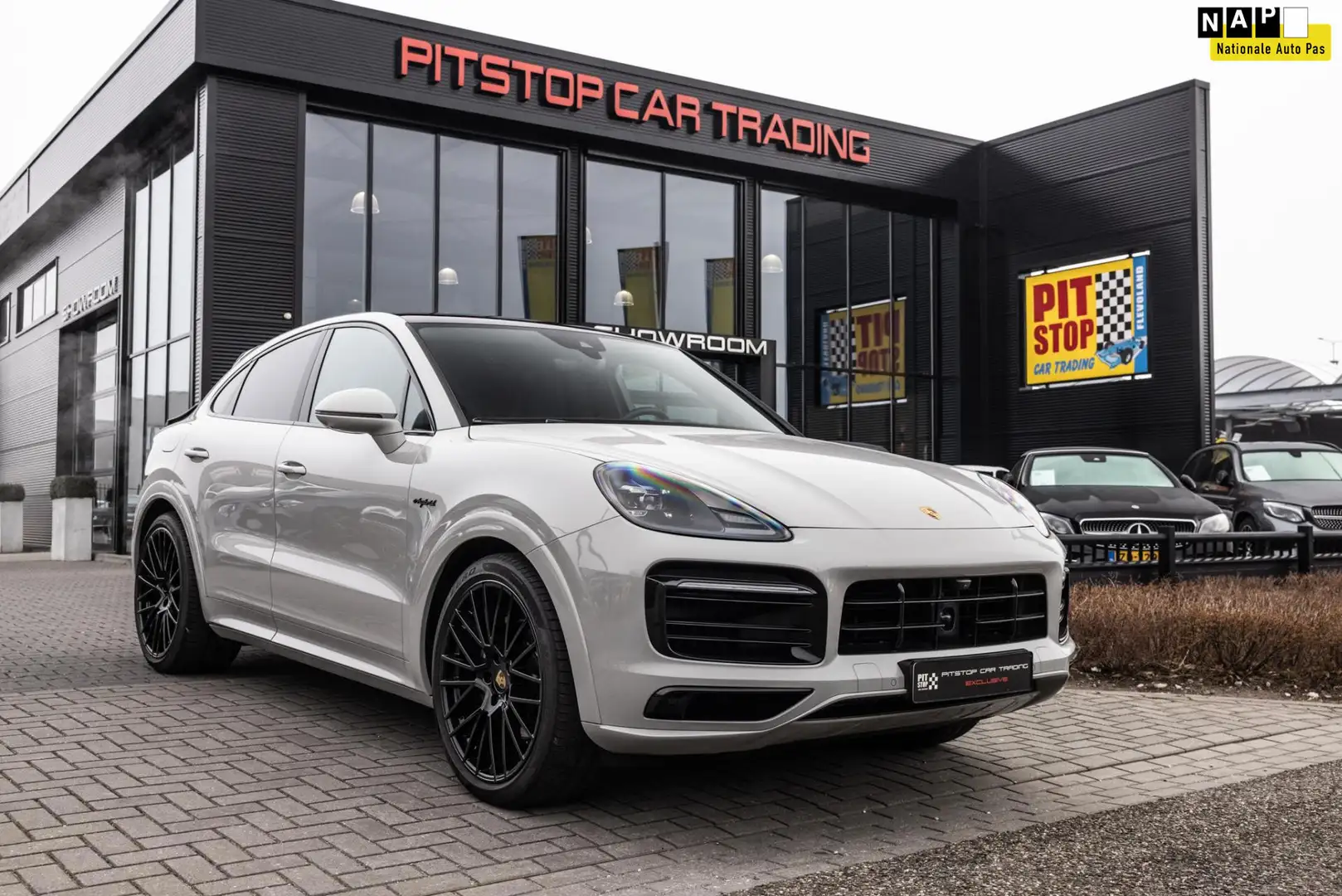 Porsche Cayenne Coupé 3.0 E-Hybrid, *Krijt*, Sportdesign, 1e eigen Grijs - 1