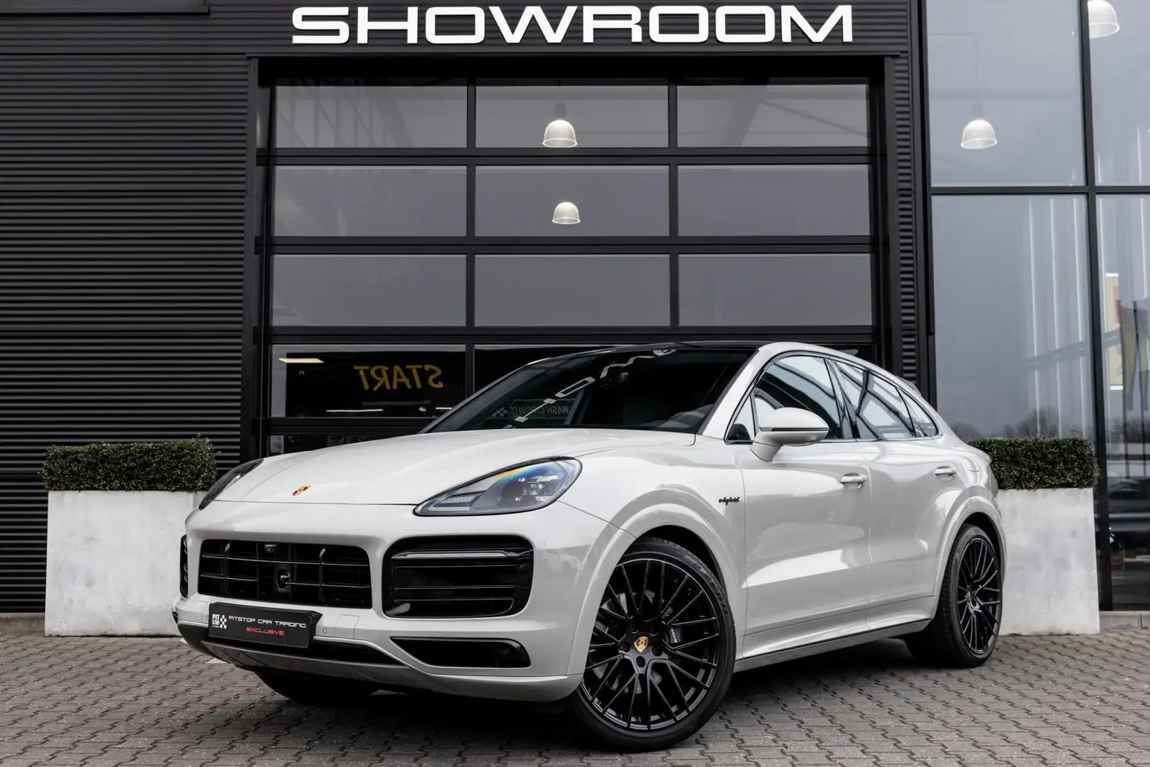 Porsche Cayenne Coupé 3.0 E-Hybrid, *Krijt*, Sportdesign, 1e eigen Grijs - 2