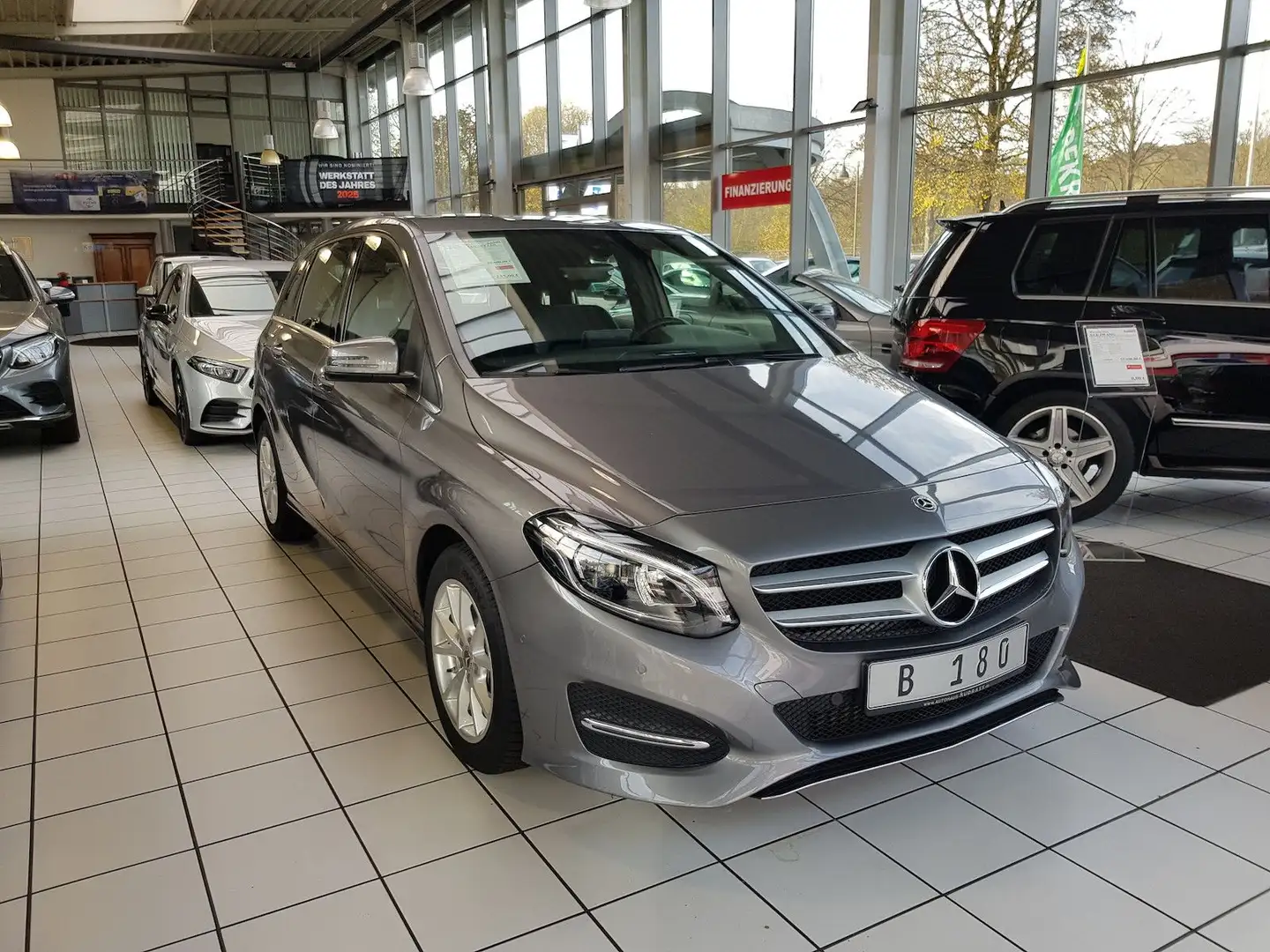 Mercedes-Benz B 180 URBAN AUT LED KAMERA PTS SHZ LEDER Grau - 2
