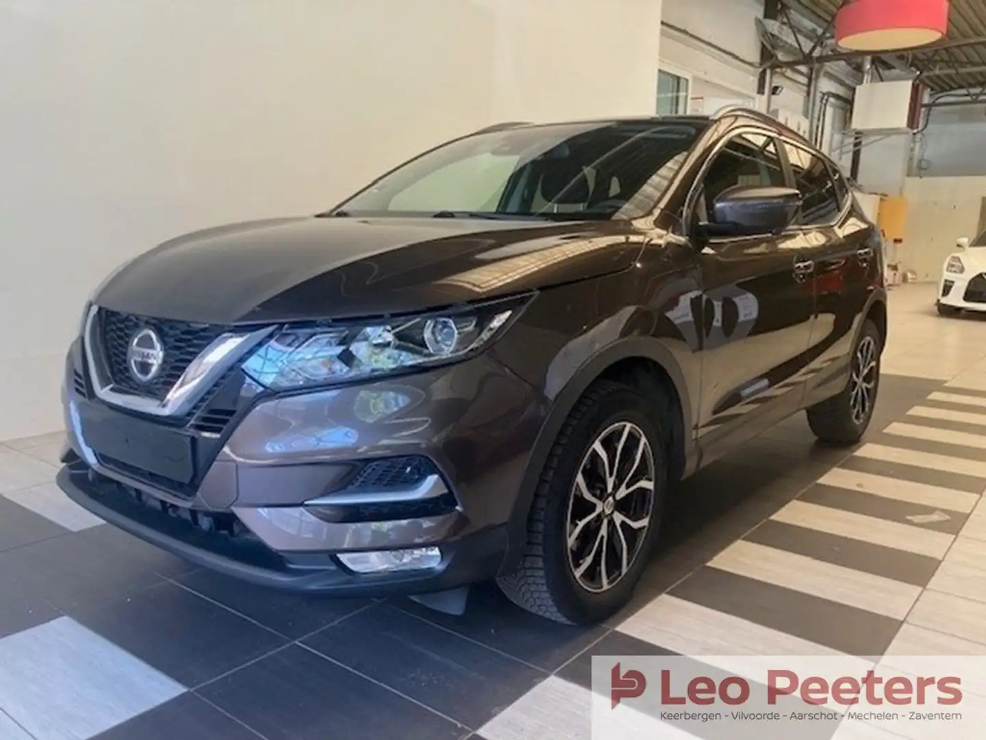 Nissan Qashqai 1.6 BENZINE N-CONNECTA 6MT, incl. extra set wint Brun - 1