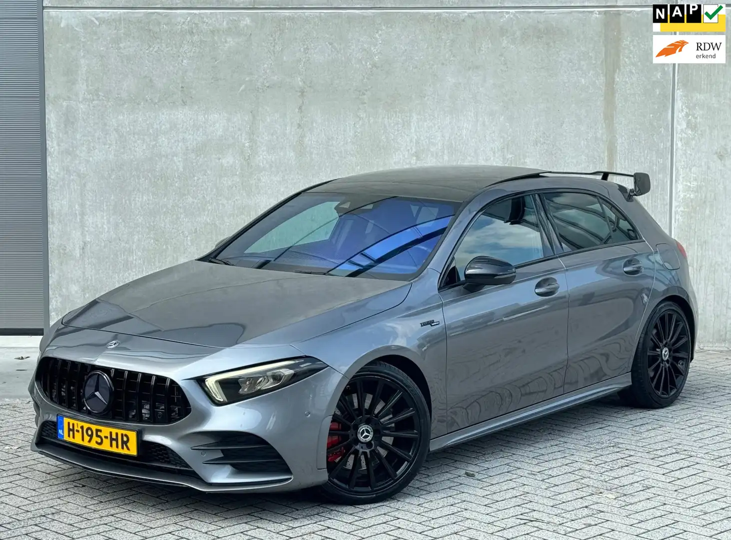 Mercedes-Benz A 250 AMG A35 224pk 2019 PANO|SFEER|19” Grijs - 1