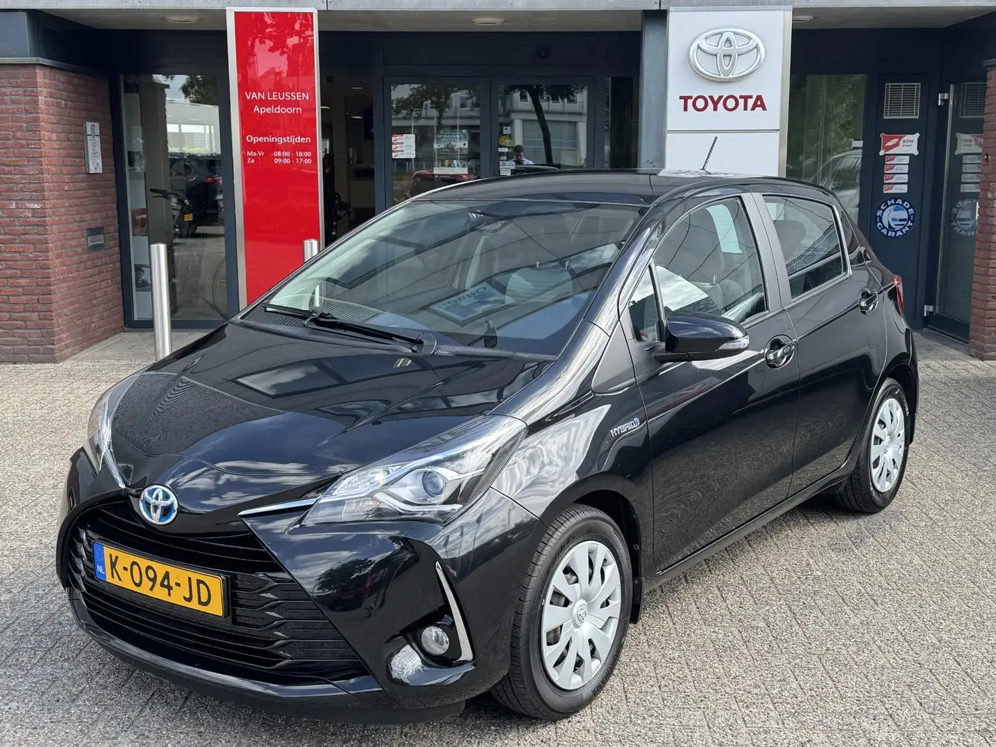 Toyota Yaris 1.5 Hybrid ENERGY STOELVERW PARK-SENSOREN CRUISE C Negro - 1