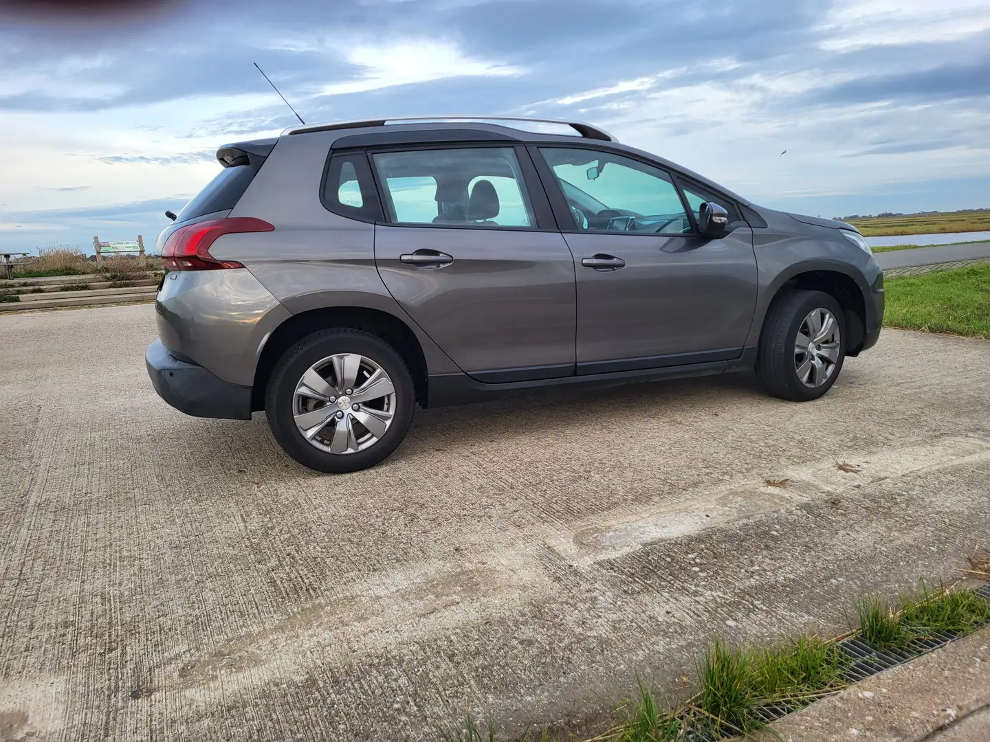 Peugeot 2008 2008 1.2 PureT. Blue Lion autom. (z.g.a.n. distr.) Grijs - 1