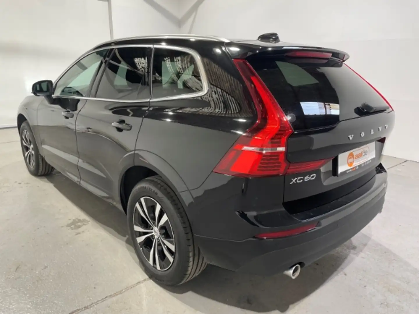 Volvo XC60 D4 Momentum Pro Automatik EU6d-T LED Navi Fekete - 2