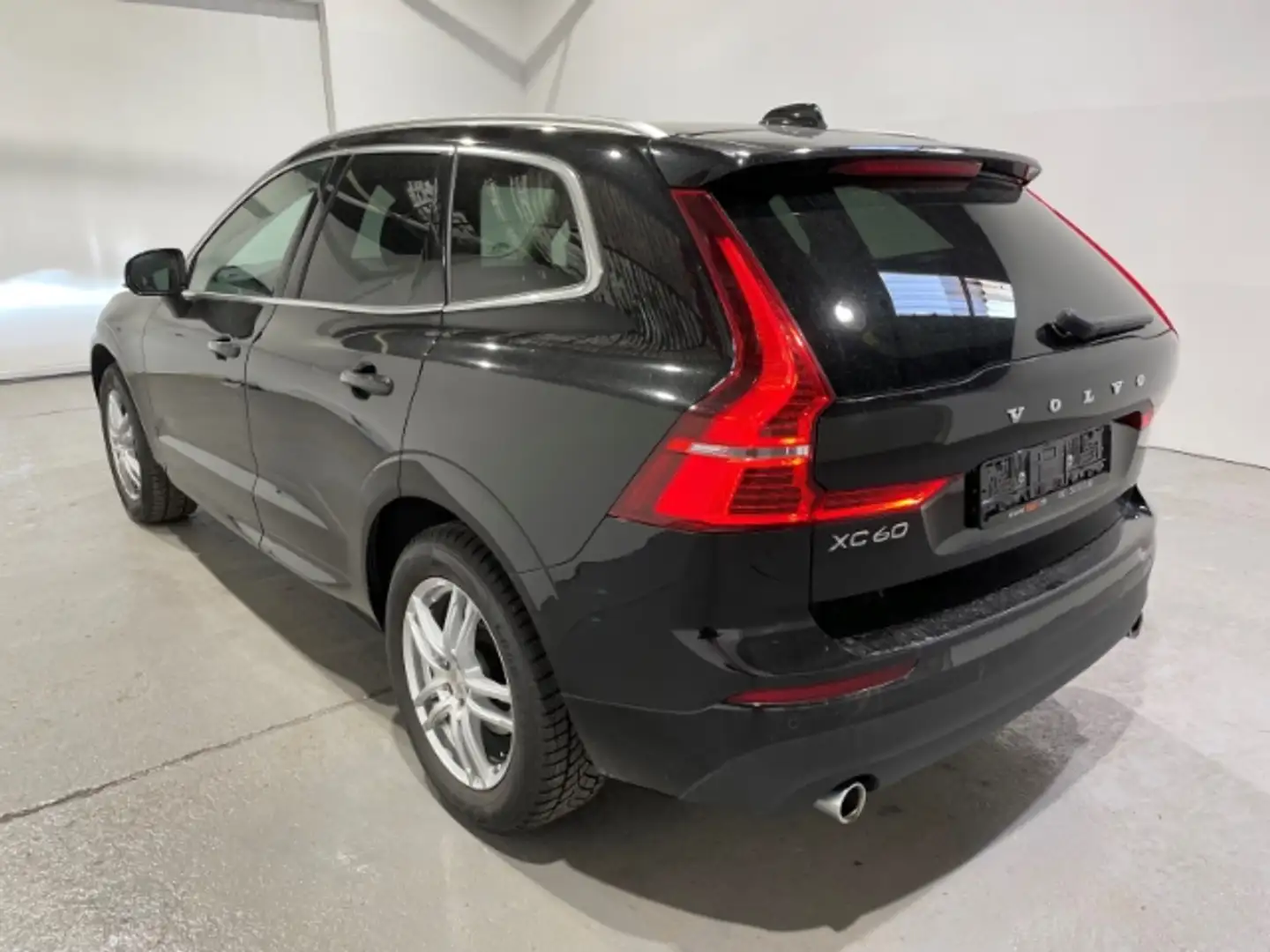 Volvo XC60 D4 Momentum Pro Automatik EU6d-T LED Navi Schwarz - 2