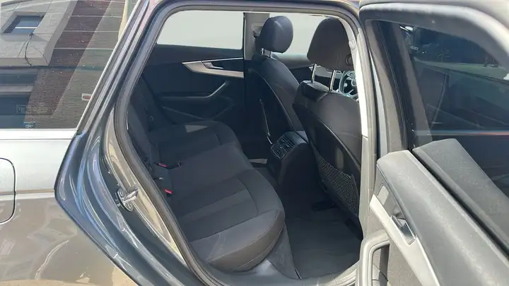 Audi A4 2019, foto 12