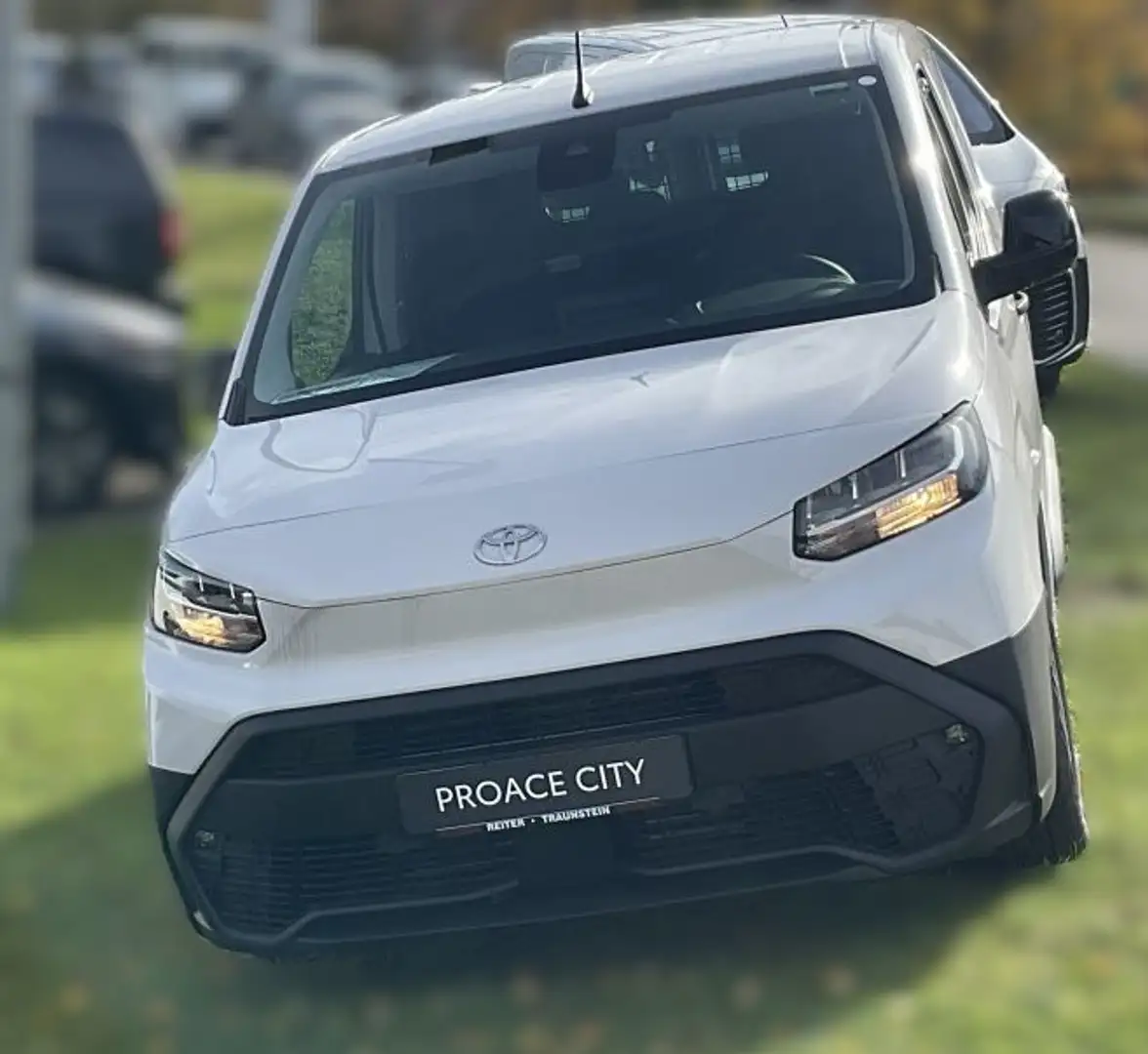 Toyota Proace City L1 1,2-l Turbo S&S Meister (E) Bílá - 1