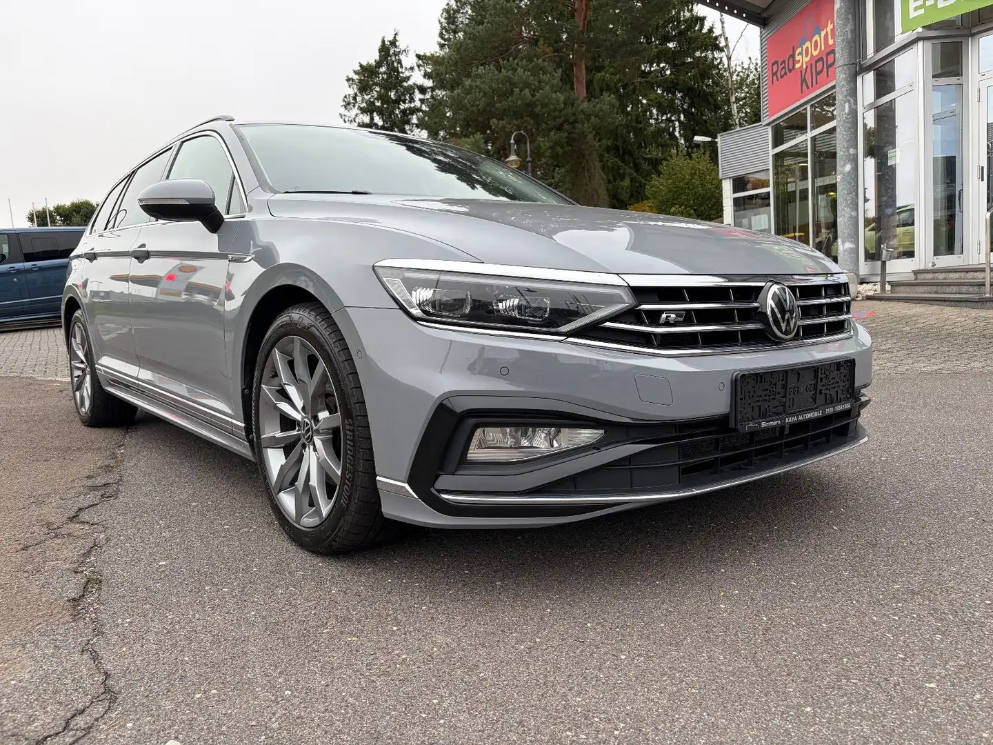 Volkswagen Passat Variant Business 4Motion RLine Grau - 1