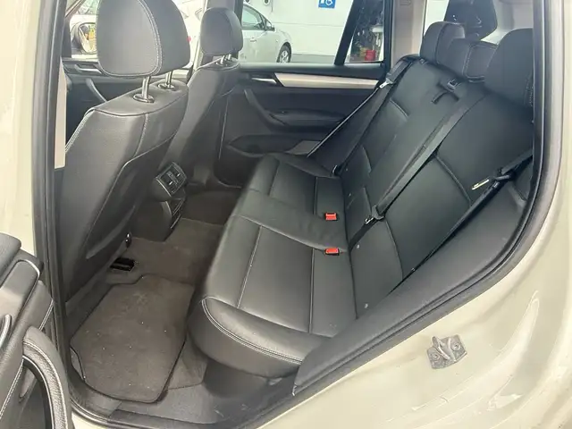 BMW X3 view 10