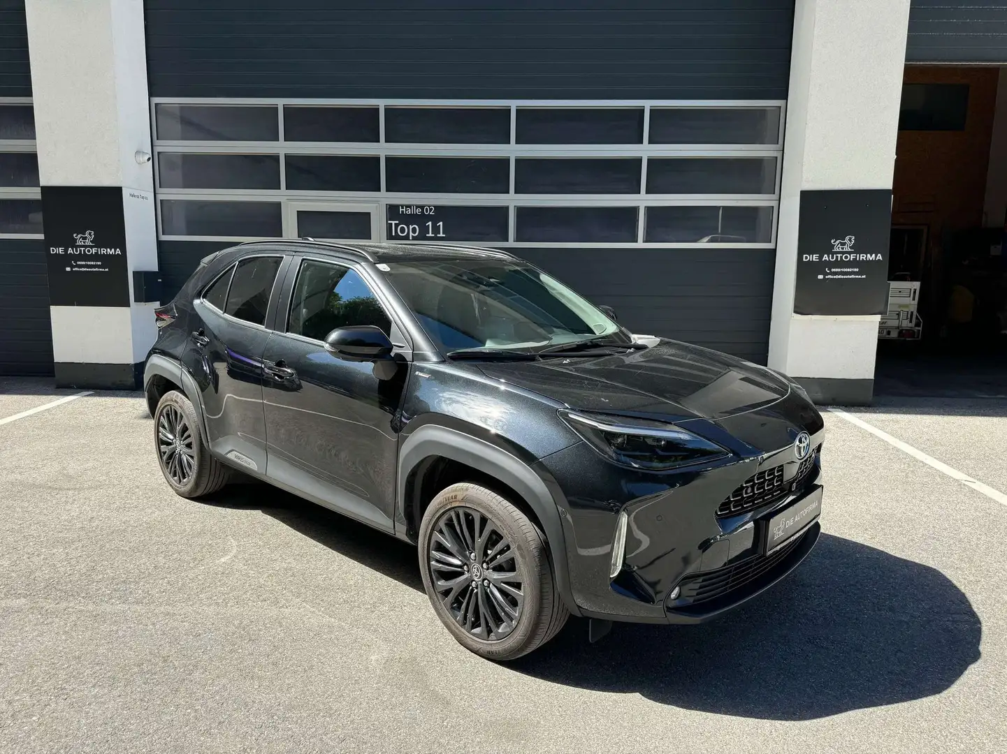 Toyota Yaris Cross **ALLRAD**GARANTIE**SERVICE** Schwarz - 1